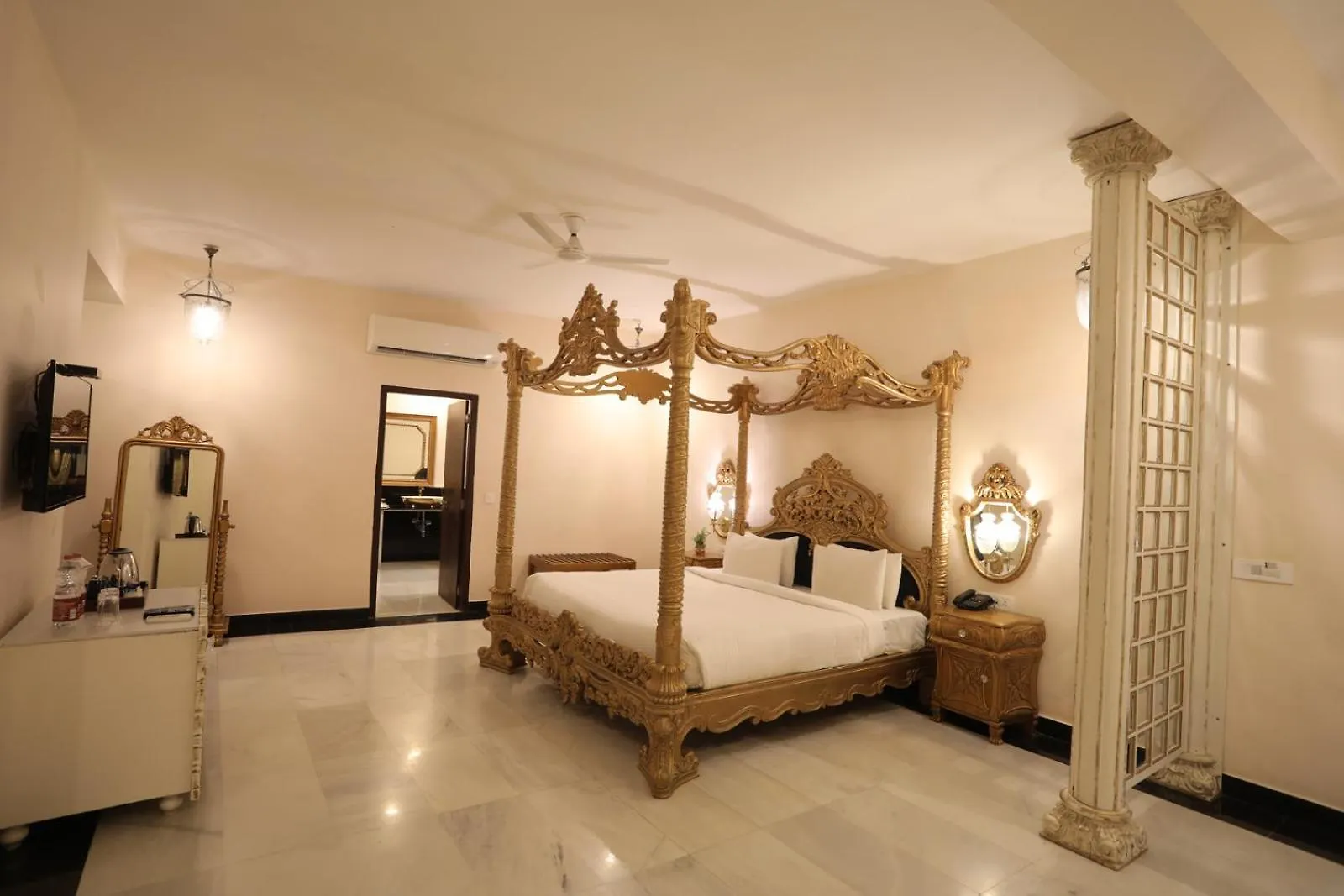 The Royal Retreat Resort & Spa Udaipur 5*,
