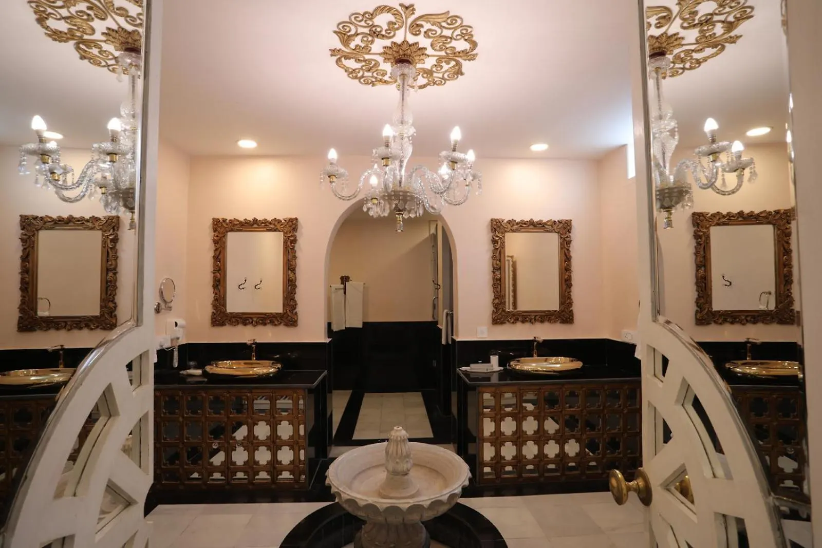 The Royal Retreat Resort & Spa Udaipur 5*,