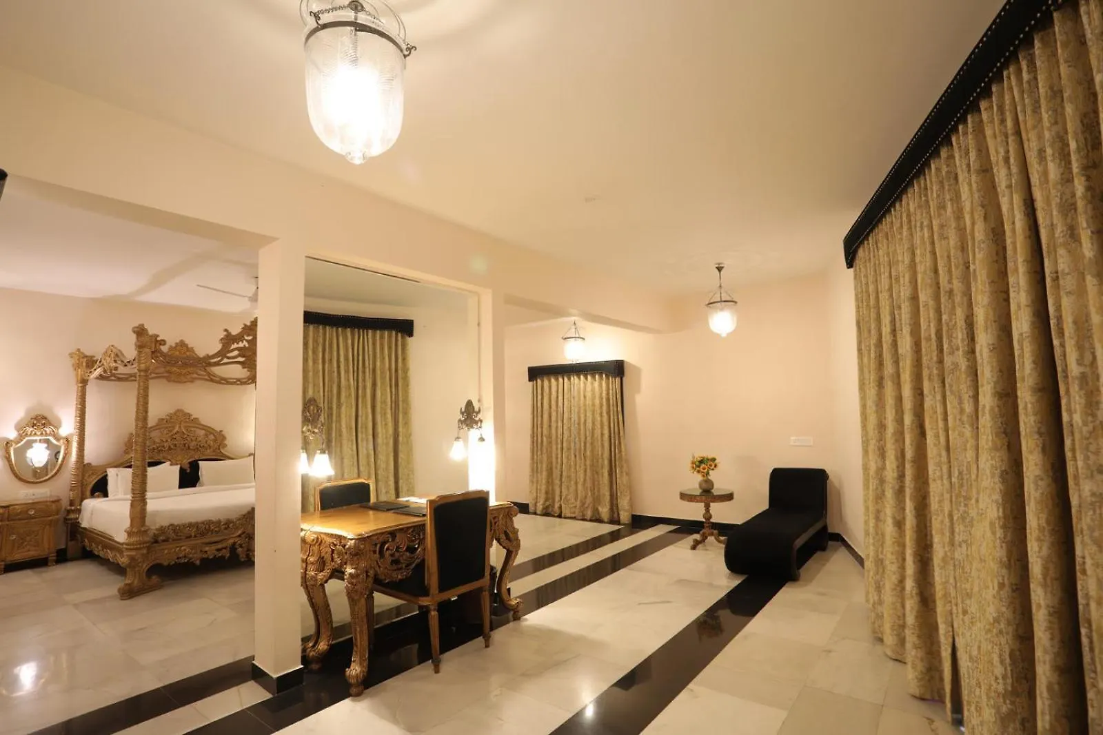 The Royal Retreat Resort & Spa Udaipur Hotel