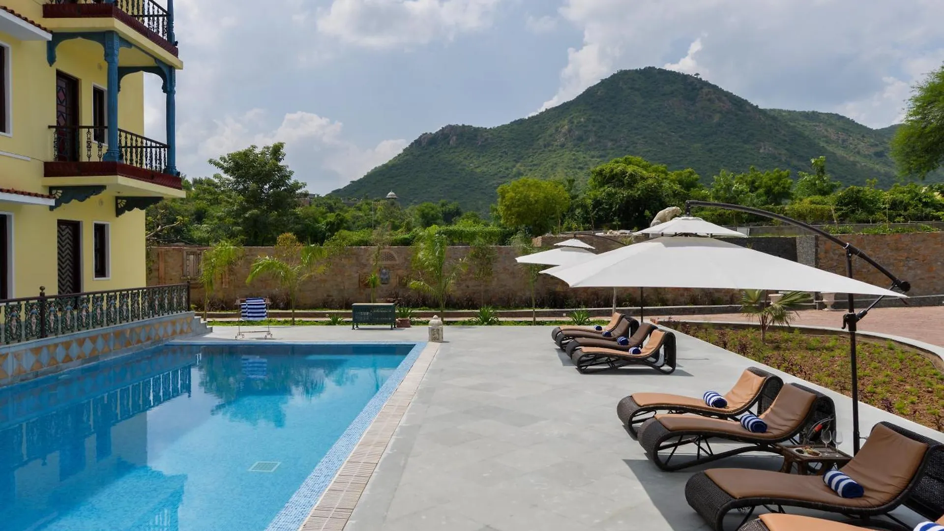 The Royal Retreat Resort & Spa Udaipur Hotel