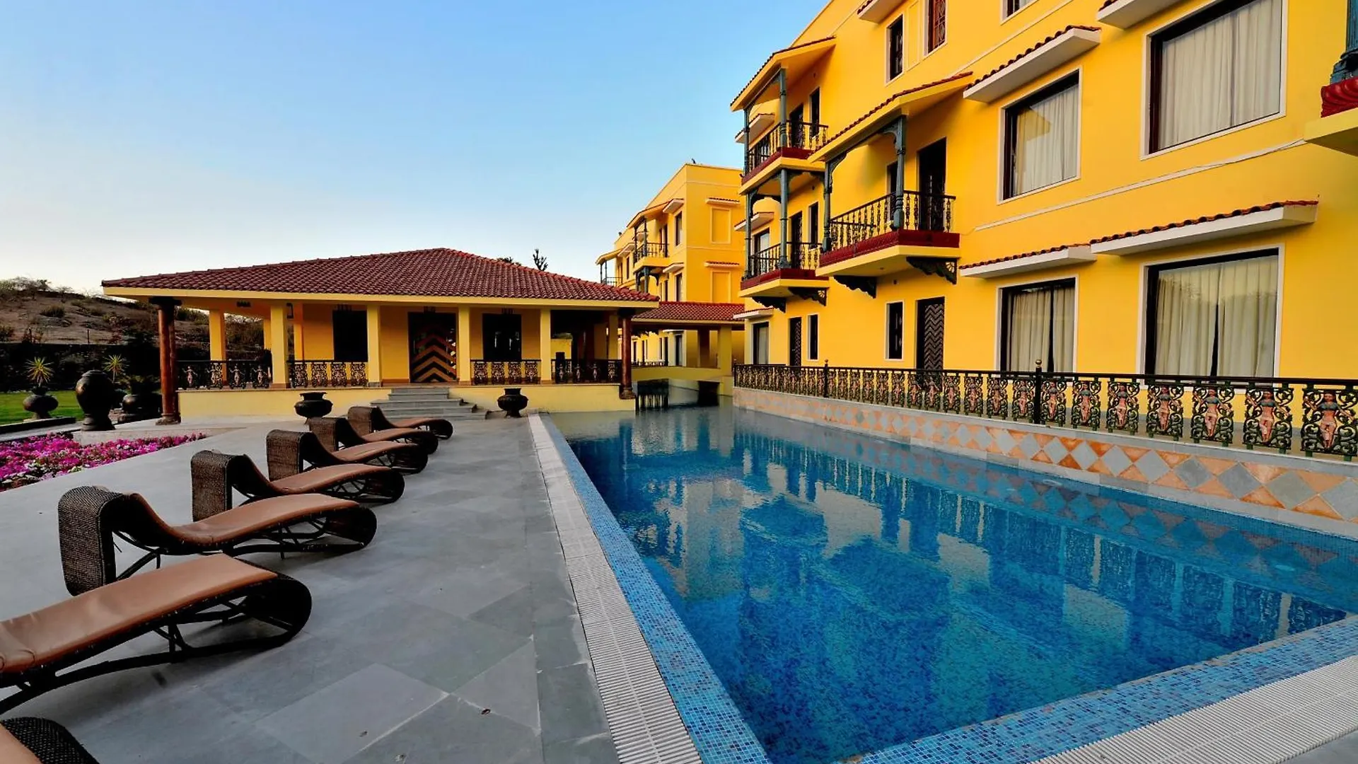 ***** Hotel The Royal Retreat Resort & Spa Udaipur India