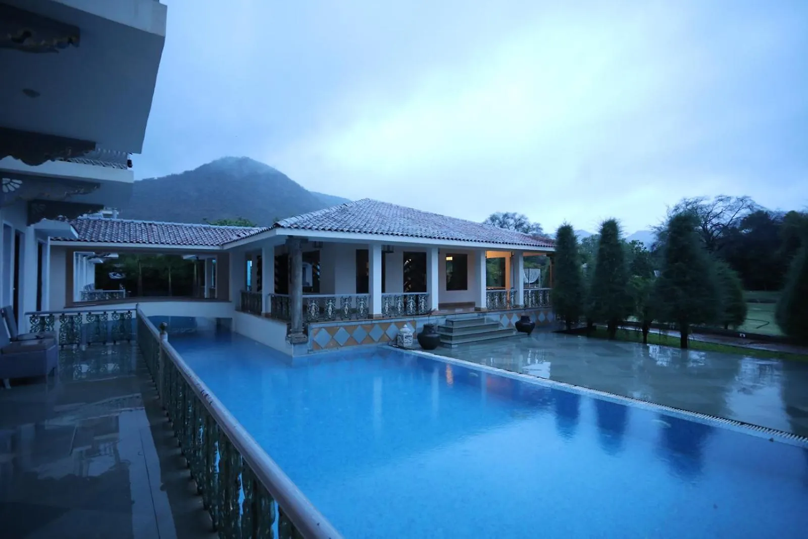 The Royal Retreat Resort & Spa Udaipur Hotel